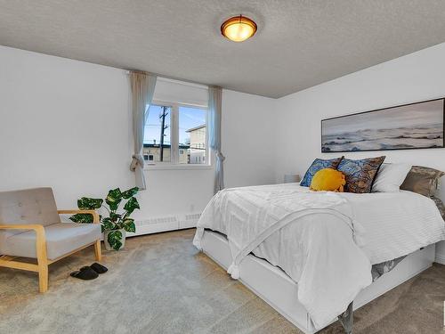 36 9914 80 Avenue, Edmonton, AB - Indoor Photo Showing Bedroom