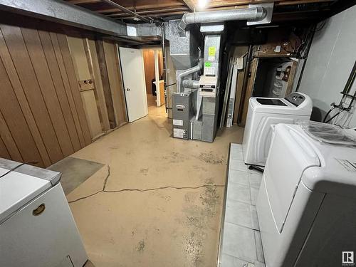 6728 136 Avenue, Edmonton, AB - Indoor Photo Showing Laundry Room