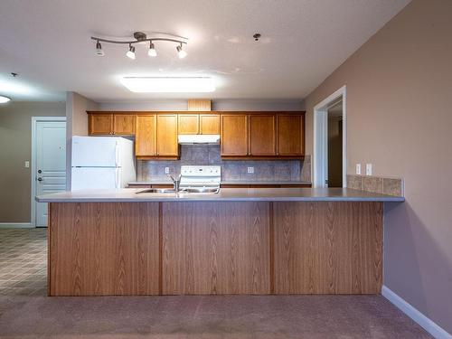 231 530 Hooke Road, Edmonton, AB - Indoor Photo Showing Kitchen