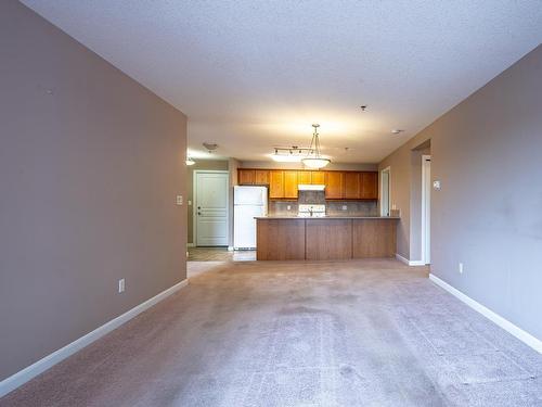 231 530 Hooke Road, Edmonton, AB - Indoor Photo Showing Kitchen