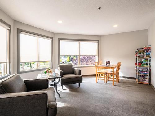 231 530 Hooke Road, Edmonton, AB - Indoor Photo Showing Living Room