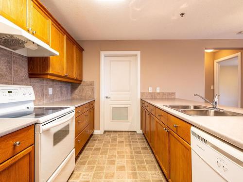 231 530 Hooke Road, Edmonton, AB - Indoor Photo Showing Kitchen With Double Sink