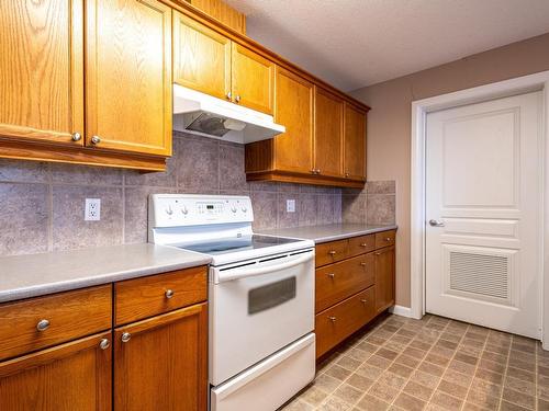 231 530 Hooke Road, Edmonton, AB - Indoor Photo Showing Kitchen