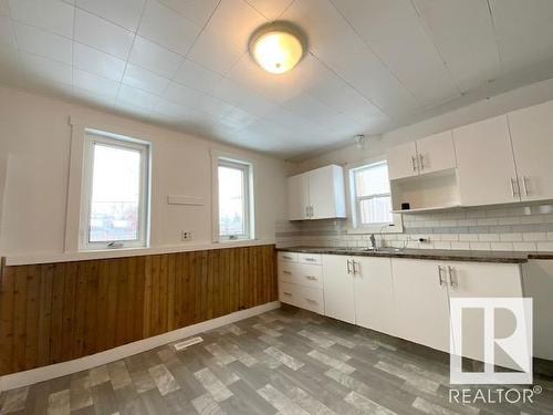 4725 49 Avenue, Wetaskiwin, AB - Indoor Photo Showing Kitchen With Double Sink