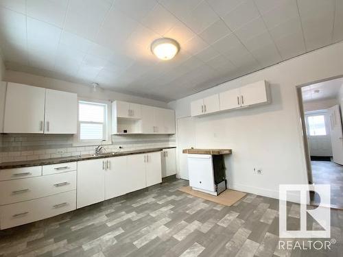 4725 49 Avenue, Wetaskiwin, AB - Indoor Photo Showing Kitchen