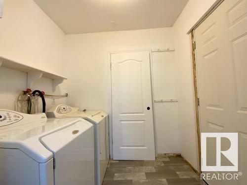 4725 49 Avenue, Wetaskiwin, AB - Indoor Photo Showing Laundry Room