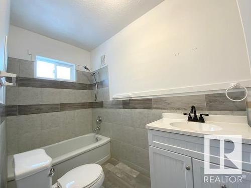 4725 49 Avenue, Wetaskiwin, AB - Indoor Photo Showing Bathroom