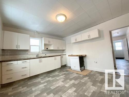 4725 49 Avenue, Wetaskiwin, AB - Indoor Photo Showing Kitchen