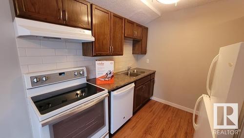 49 13590 38 Street Nw, Edmonton, AB - Indoor Photo Showing Kitchen With Double Sink