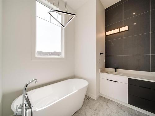 1410 Enright Landing, Edmonton, AB - Indoor Photo Showing Bathroom