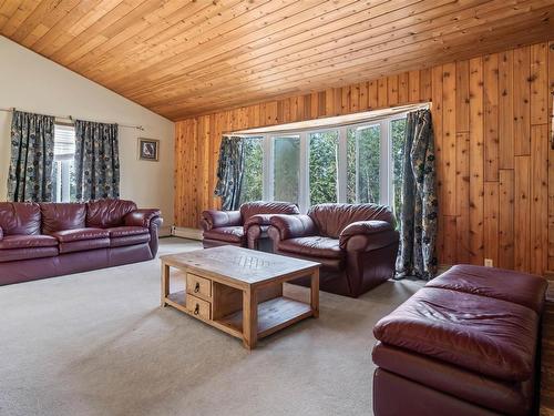 73 23054 Twp Road 512 Sw, Rural Strathcona County, AB - Indoor Photo Showing Living Room