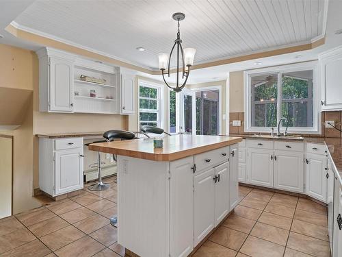 73 23054 Twp Road 512 Sw, Rural Strathcona County, AB - Indoor Photo Showing Kitchen