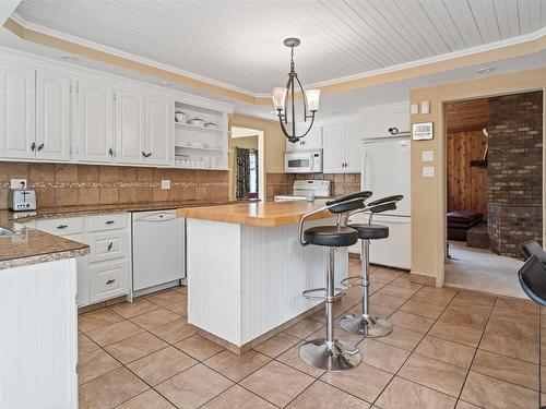 73 23054 Twp Road 512 Sw, Rural Strathcona County, AB - Indoor Photo Showing Kitchen