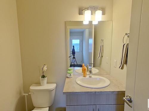 2205 16 Ave, Edmonton, AB - Indoor Photo Showing Bathroom