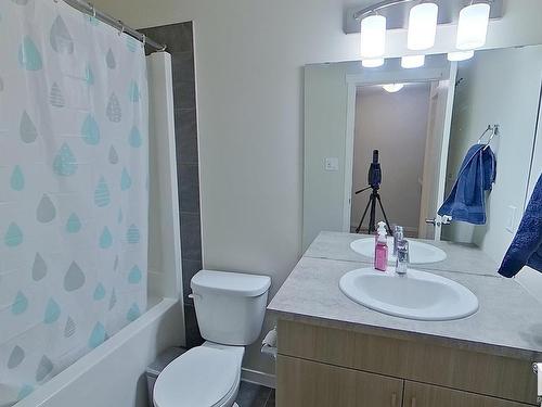 2205 16 Ave, Edmonton, AB - Indoor Photo Showing Bathroom