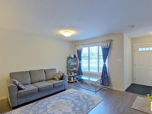 2205 16 Ave, Edmonton, AB - Indoor Photo Showing Living Room