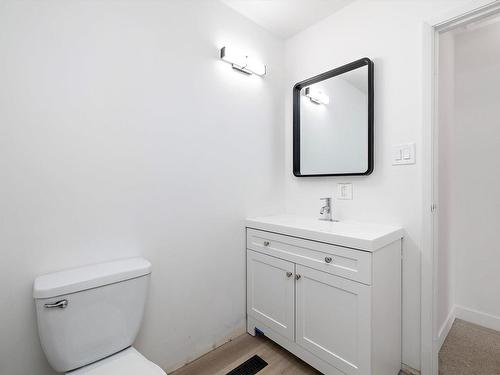 9C Twin Terrace, Edmonton, AB - Indoor Photo Showing Bathroom