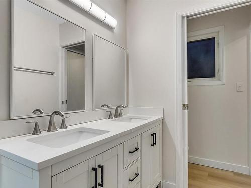 4019 34A Avenue, Edmonton, AB - Indoor Photo Showing Bathroom