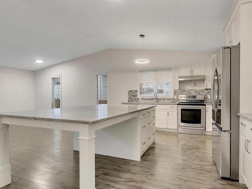 4019 34A Avenue, Edmonton, AB - Indoor Photo Showing Kitchen