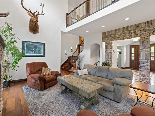 57 54315 Rge Rd 251, Rural Sturgeon County, AB - Indoor Photo Showing Living Room