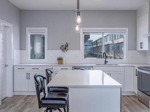 130 804 Welsh Drive, Edmonton, AB - Indoor Photo Showing Kitchen