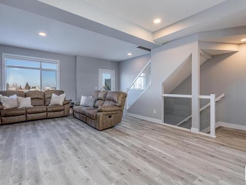 130 804 Welsh Drive, Edmonton, AB - Indoor Photo Showing Living Room