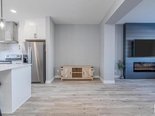 130 804 Welsh Drive, Edmonton, AB - Indoor Photo Showing Kitchen