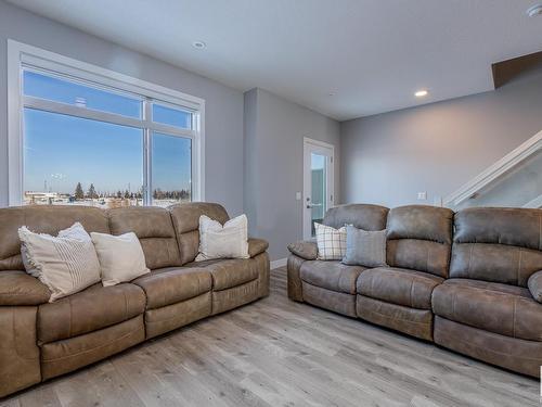 130 804 Welsh Drive, Edmonton, AB - Indoor Photo Showing Living Room