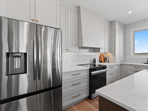 39 Darby Crescent, Spruce Grove, AB - Indoor Photo Showing Kitchen With Stainless Steel Kitchen With Upgraded Kitchen