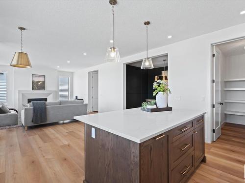 39 Darby Crescent, Spruce Grove, AB - Indoor Photo Showing Kitchen With Upgraded Kitchen