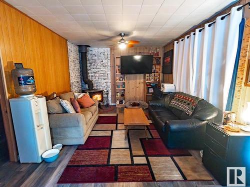 803 Marine Drive Drive Nw, Rural Wetaskiwin County, AB - Indoor Photo Showing Living Room