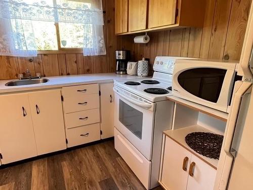 803 Marine Drive Drive Nw, Rural Wetaskiwin County, AB - Indoor Photo Showing Kitchen