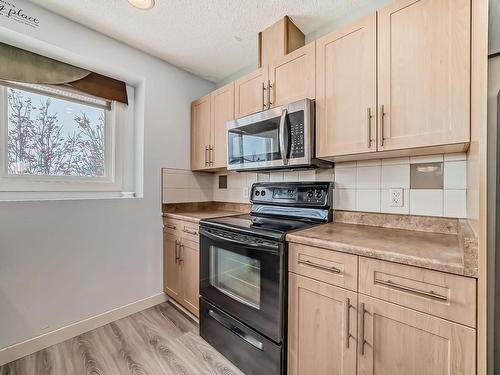 12 Fairfax Lane, Devon, AB - Indoor Photo Showing Kitchen