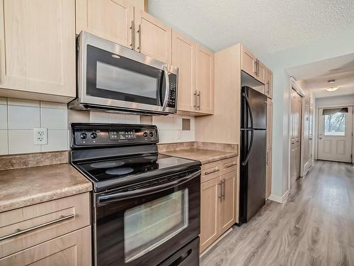 12 Fairfax Lane, Devon, AB - Indoor Photo Showing Kitchen