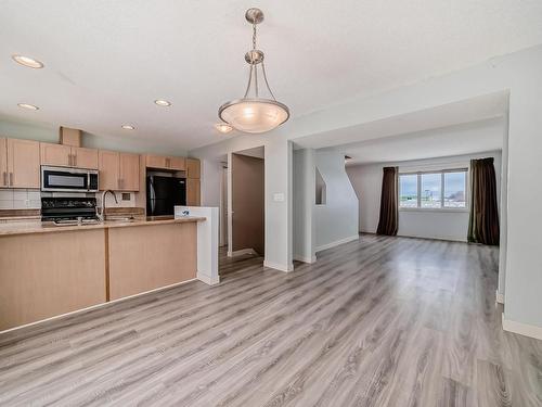 12 Fairfax Lane, Devon, AB - Indoor Photo Showing Kitchen