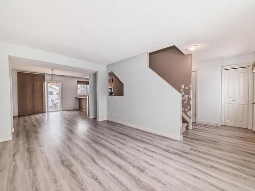 12 Fairfax Lane, Devon, AB - Indoor