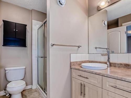 12 Fairfax Lane, Devon, AB - Indoor Photo Showing Bathroom