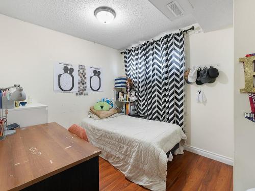 1498 Lakewood Road, Edmonton, AB - Indoor Photo Showing Bedroom