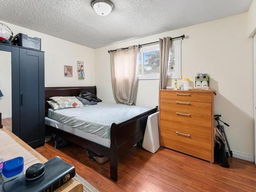 1498 Lakewood Road, Edmonton, AB - Indoor Photo Showing Bedroom