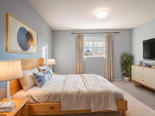 195 230 Edwards Drive, Edmonton, AB - Indoor Photo Showing Bedroom