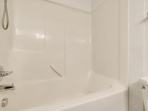 126 150 Edwards Drive, Edmonton, AB - Indoor Photo Showing Bathroom