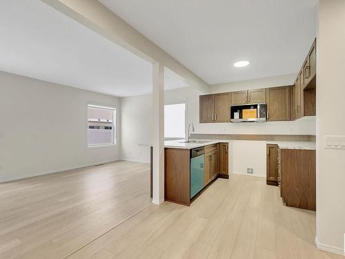 126 150 Edwards Drive, Edmonton, AB - Indoor Photo Showing Kitchen