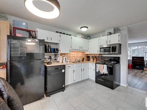 17779 81 Avenue, Edmonton, AB - Indoor Photo Showing Kitchen