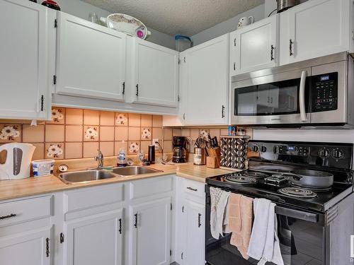 17779 81 Avenue, Edmonton, AB - Indoor Photo Showing Kitchen With Double Sink