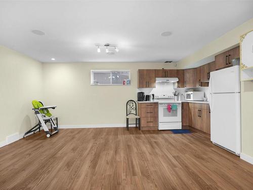 3071 Carpenter Landing, Edmonton, AB - Indoor Photo Showing Kitchen