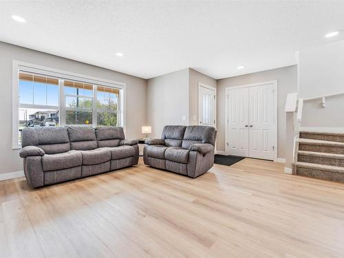 3504 4 Street, Edmonton, AB - Indoor Photo Showing Living Room