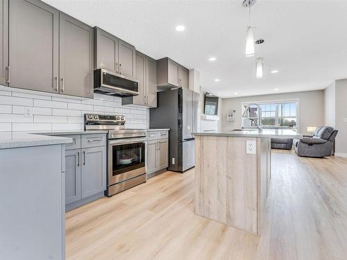 3504 4 Street, Edmonton, AB - Indoor Photo Showing Kitchen With Upgraded Kitchen