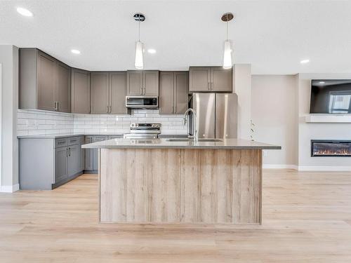 3504 4 Street, Edmonton, AB - Indoor Photo Showing Kitchen With Upgraded Kitchen