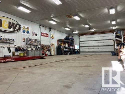 59512 Rge Rd 33, Rural Barrhead County, AB - Indoor Photo Showing Garage