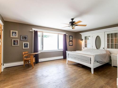 59512 Rge Rd 33, Rural Barrhead County, AB - Indoor Photo Showing Bedroom